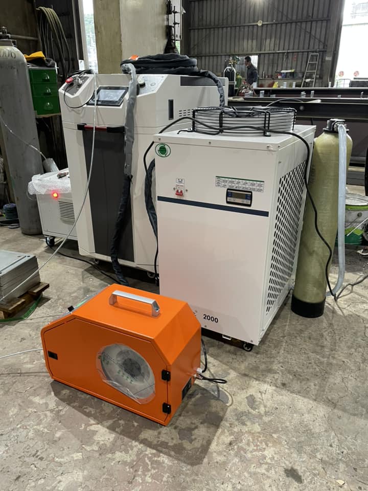 手持式2000W雷射焊接機安裝完成 - 億權科技