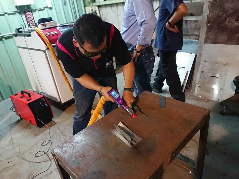 手持式雷射焊接機 | 雷射鈑金廠安裝交機-億權科技 3