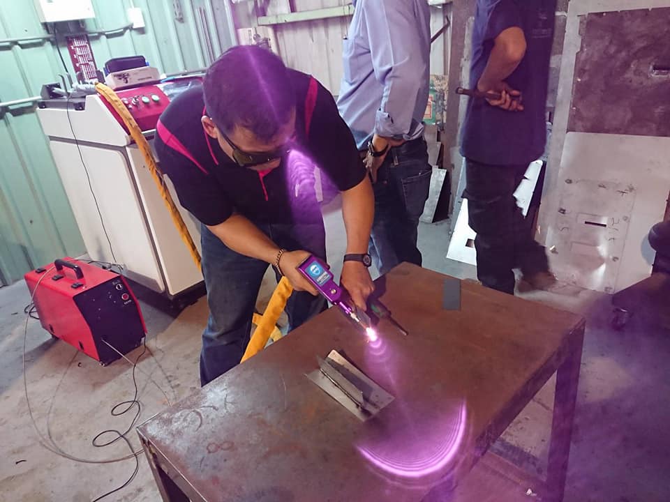手持式雷射焊接機 | 雷射鈑金廠安裝交機-億權科技 1